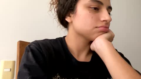 Isabella.. back again  online show from 01-13-25, 10:35