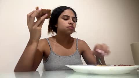 Isabella.. back again  online show from 09-20-25, 02:01