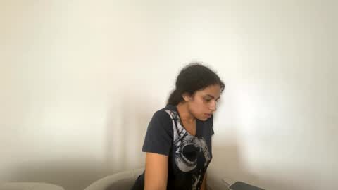 Isabella.. back again  online show from 09-22-25, 05:26