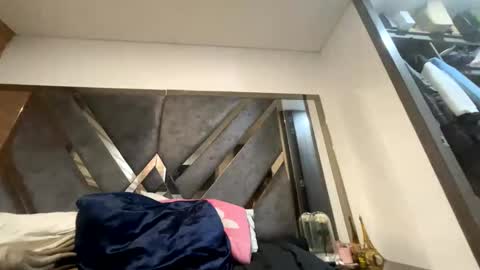 Isabella.. back again  online show from 10-07-25, 05:37