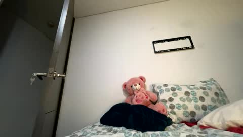 Isabella.. back again  online show from 02-01-26, 03:16