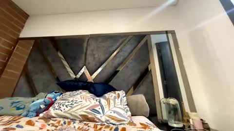 Isabella.. back again  online show from 02-13-26, 12:17