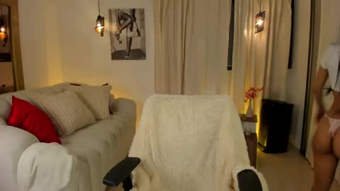 Snapshot of isabellalux_ chatting on 05-14-26, 03:52 ISABELLA online show from 05-14-26, 03:52