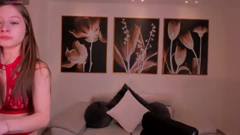 Snapshot of isabellamoretti1 chatting on 06-24-26, 04:22 Isabella Moretti online show from 06-24-26, 04:22