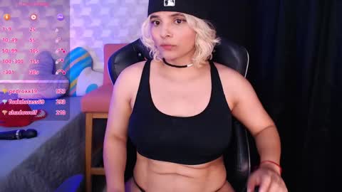 Isabella Mout  online show from 12-19-24, 03:07