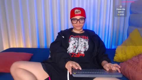 Isabella Mout  online show from 12-04-25, 10:29