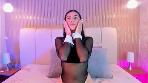 Snapshot of isabellasweet__ chatting on 02-15-26, 12:47 online show from 02-15-26, 12:47