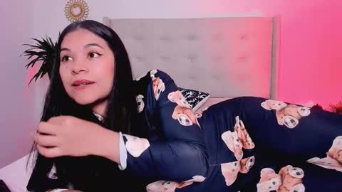 Isabelle Diaz online show from 11-22-25, 05:17