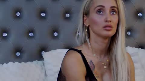 IsabelleEthan online show from 02-04-25, 05:53