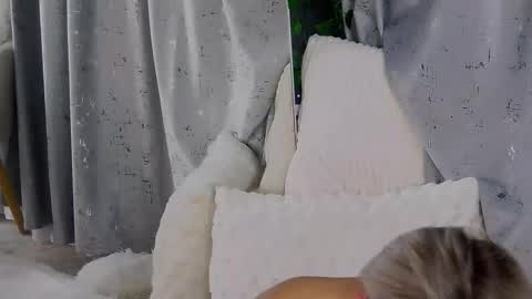 Snapshot of isabelleethan chatting on 02-20-26, 03:03 IsabelleEthan online show from 02-20-26, 03:03