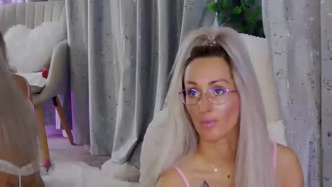 Snapshot of isabelleethan chatting on 02-20-26, 06:26 IsabelleEthan online show from 02-20-26, 06:26