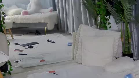 Snapshot of isabelleethan chatting on 03-28-26, 02:22 IsabelleEthan online show from 03-28-26, 02:22