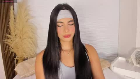 Snapshot of isabellefoxx chatting on 12-17-25, 10:16 Isa online show from 12-17-25, 10:16