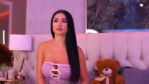 Snapshot of isabellehunt chatting on 09-17-25, 04:47 IsabelleHunt online show from 09-17-25, 04:47