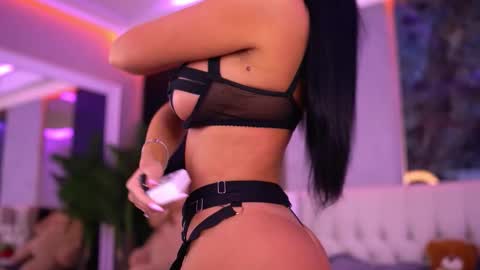 Snapshot of isabellehunt chatting on 09-19-25, 04:47 IsabelleHunt online show from 09-19-25, 04:47