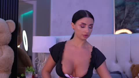 Snapshot of isabellehunt chatting on 09-27-25, 05:12 IsabelleHunt online show from 09-27-25, 05:12