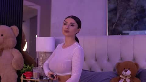 Snapshot of isabellehunt chatting on 10-11-25, 04:55 IsabelleHunt online show from 10-11-25, 04:55