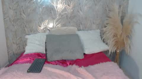 Snapshot of isabellj28 chatting on 10-30-25, 06:15 isabellj28 online show from 10-30-25, 06:15