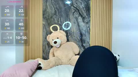 ISADORA online show from 02-24-26, 11:08