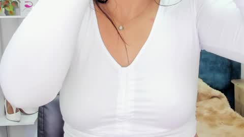 Snapshot of isadoravex chatting on 05-22-26, 02:19 Isabel online show from 05-22-26, 02:19