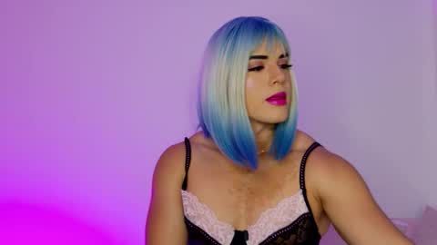 Snapshot of isahilton1 chatting on 02-07-26, 12:09 Isabella Hilton online show from 02-07-26, 12:09