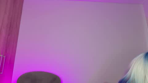 Snapshot of isahilton1 chatting on 02-14-26, 05:10 Isabella Hilton online show from 02-14-26, 05:10