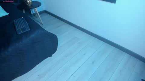 I S A  S AN D E R S  online show from 11-08-25, 07:12