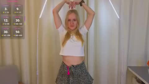 Snapshot of isauraluciano chatting on 11-26-25, 04:57 Olivia online show from 11-26-25, 04:57