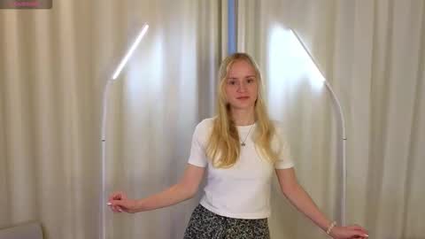 Snapshot of isauraluciano chatting on 12-01-25, 05:12 Olivia online show from 12-01-25, 05:12