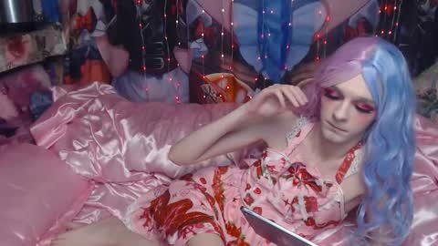 Snapshot of iselestias chatting on 11-19-25, 10:43 Sele online show from 11-19-25, 10:43