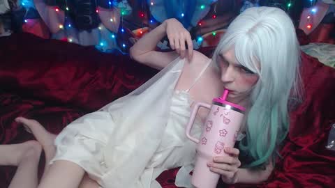 Snapshot of iselestias chatting on 12-22-25, 11:02 Sele online show from 12-22-25, 11:02