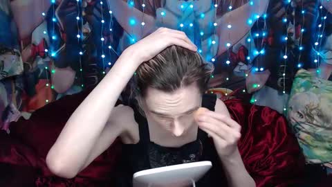 Snapshot of iselestias chatting on 02-10-26, 09:19 Sele online show from 02-10-26, 09:19