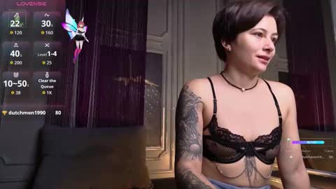 Snapshot of ishtardivine chatting on 10-21-25, 04:35 Ishtar online show from 10-21-25, 04:35