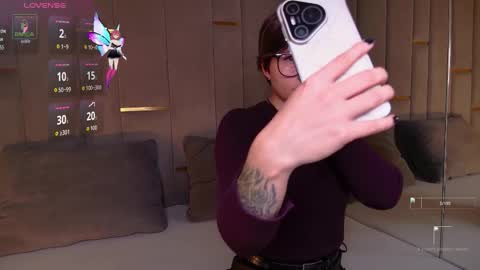 Snapshot of ishtardivine chatting on 10-24-25, 10:22 Ishtar online show from 10-24-25, 10:22