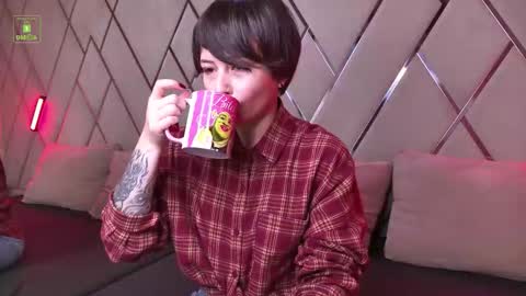 Snapshot of ishtardivine chatting on 11-09-25, 10:57 Ishtar online show from 11-09-25, 10:57