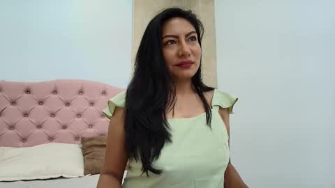 Isis Choi online show from 11-28-25, 07:05