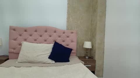 Isis Choi online show from 12-22-25, 07:22