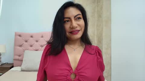 Isis Choi online show from 01-05-26, 07:06