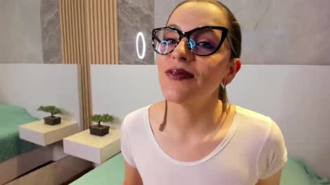 Isis Noir online show from 09-13-25, 02:28