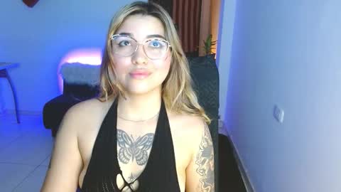 Snapshot of isla_bonitaa chatting on 09-28-25, 01:16 isa online show from 09-28-25, 01:16
