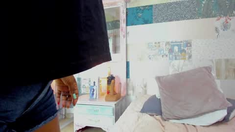 Snapshot of isla_scott chatting on 01-12-25, 05:22 Vanessa online show from 01-12-25, 05:22