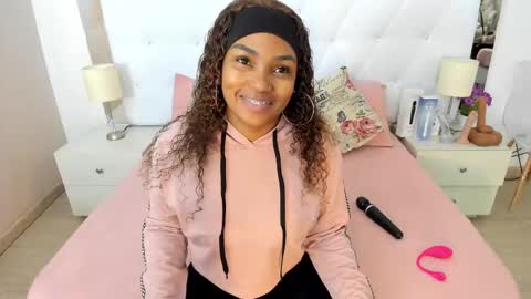 Snapshot of isla_scott chatting on 10-05-25, 11:19 Vanessa online show from 10-05-25, 11:19