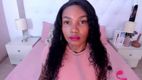 Snapshot of isla_scott chatting on 10-08-25, 11:19 Vanessa online show from 10-08-25, 11:19