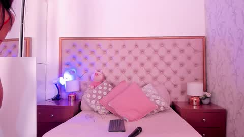 Vanessa online show from 10-27-25, 02:48