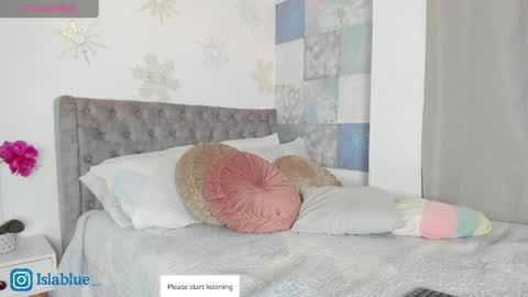 Snapshot of islaa_bluee chatting on 04-19-26, 11:07 Isla Blue online show from 04-19-26, 11:07