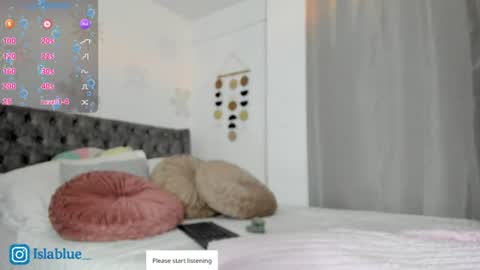 Snapshot of islaa_bluee chatting on 06-22-26, 12:02 Isla Blue online show from 06-22-26, 12:02
