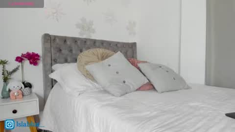 Snapshot of islaa_bluee chatting on 06-26-26, 11:09 Isla Blue online show from 06-26-26, 11:09