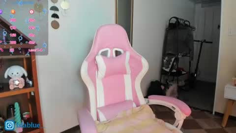 Snapshot of islaa_bluee chatting on 07-13-26, 01:52 Isla Blue online show from 07-13-26, 01:52