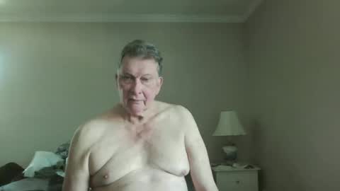Snapshot of island625103 chatting on 06-08-26, 04:18 island625103 online show from 06-08-26, 04:18