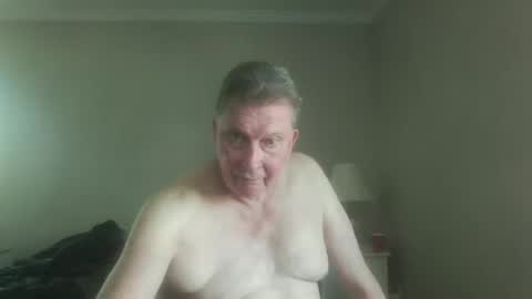 Snapshot of island625103 chatting on 06-12-26, 07:24 island625103 online show from 06-12-26, 07:24